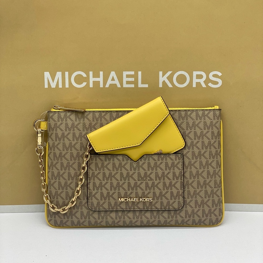 MICHAEL KORS JET SET TRAVEL
LG 2 in 1 WRISTLET AND CARD CASE - Picture 3 of 10